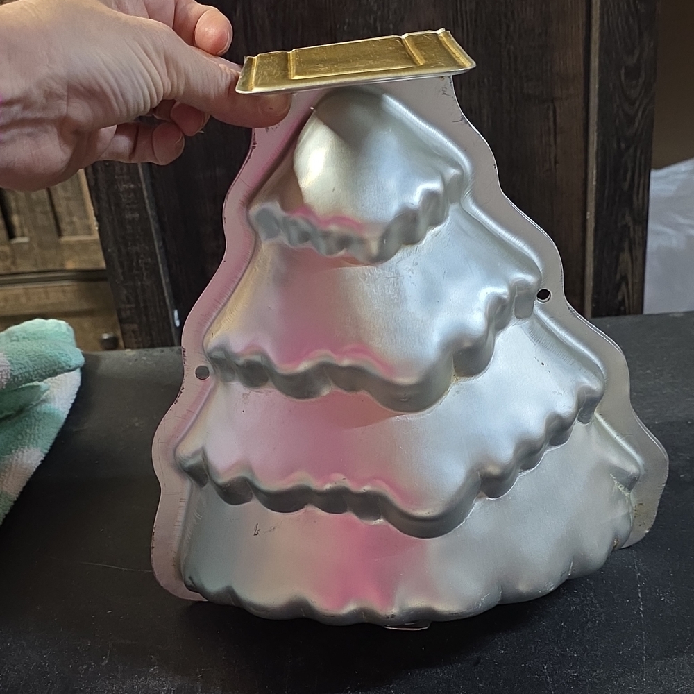 Wilton Silver Christmas Tree Cake Pan